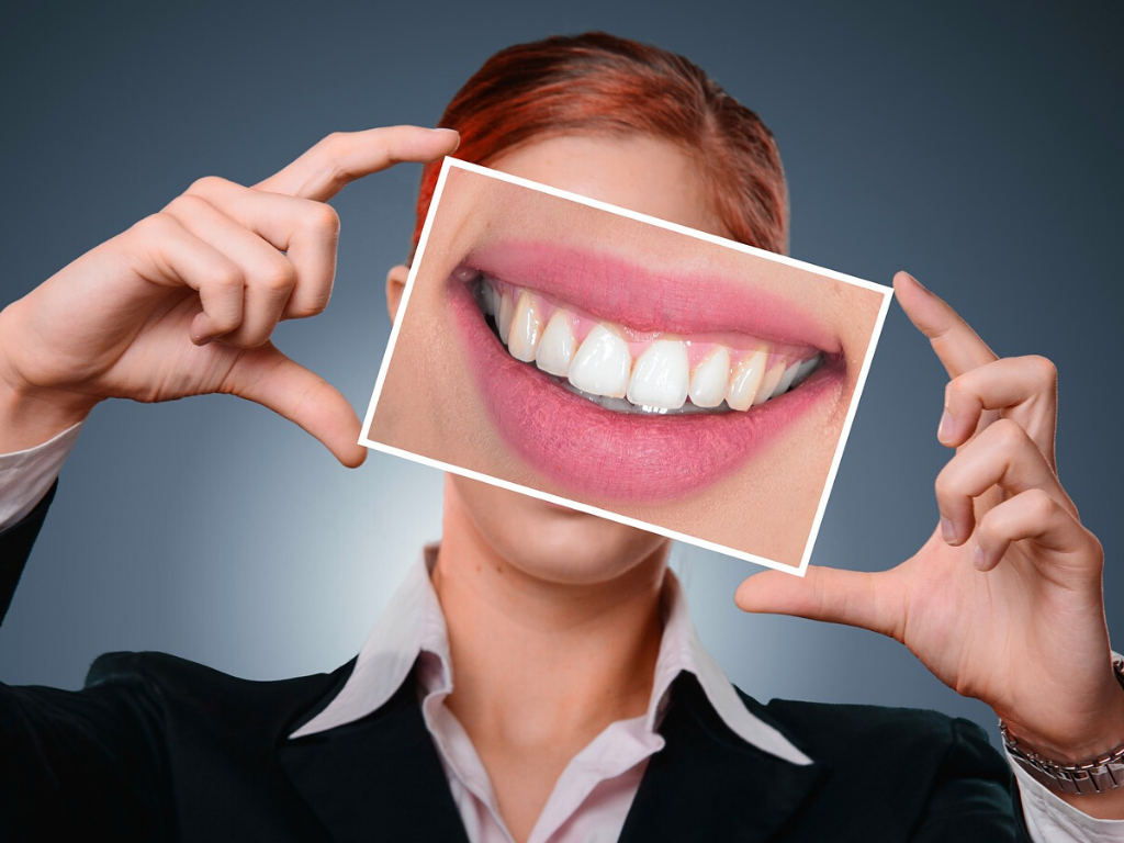 You are currently viewing Biała dieta – co jeść po wybielaniu zębów?