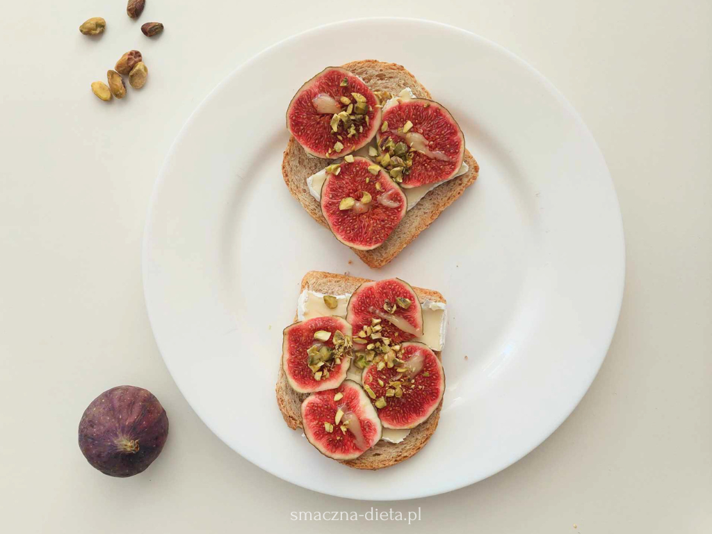 Read more about the article Kanapki z serem brie, miodem, figami i pistacjami